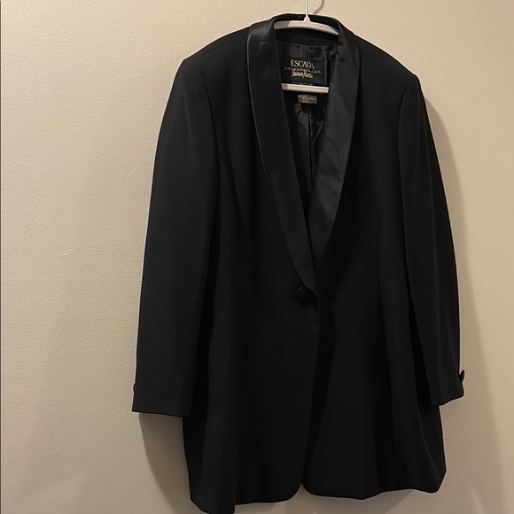 Esccada for Neiman Marcus women’s Black Blazer with silk Lapel - size 44 (L/XL)
